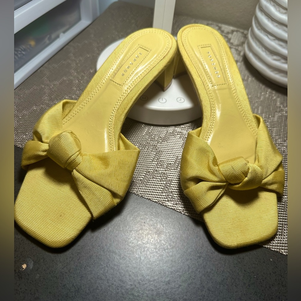 TOP SHOP Mustard color Sandals shoes size 35